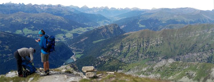 Blick ins Wipptal mit Brennersee, im Hintergrund die Nordkette